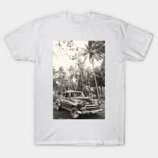 Classic car in Cuba T-Shirt